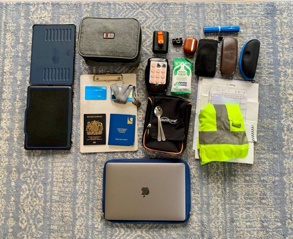 A view of the items normally carried within the Aerocoast Pro Crew I flight bag.